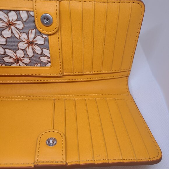 Vera Bradley Women's Outlet Faux Leather Essential Wallet - Picture 8 of 9